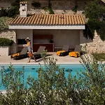 Limun Villa